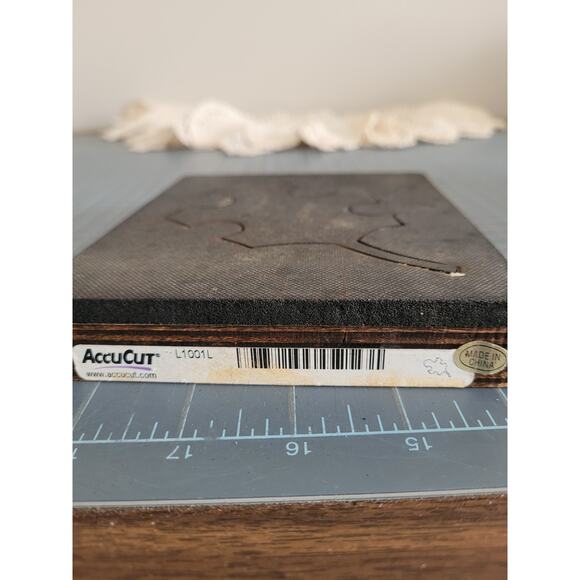 AccuCut oak leaf die L1001L - Picture 3 of 3